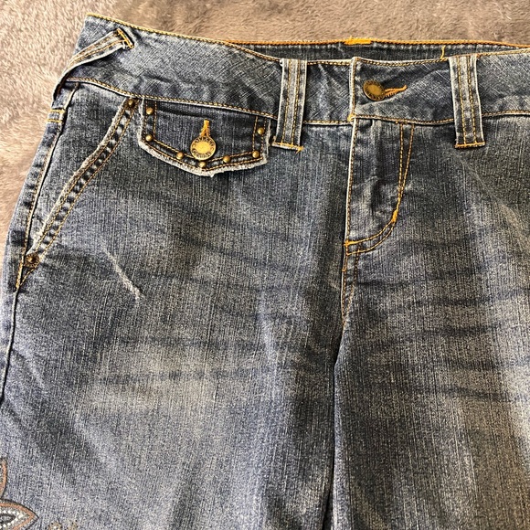 Mixit Embroidered Flare Jeans in Blue with Yellow Accents Size 6 - Picture 4 of 16